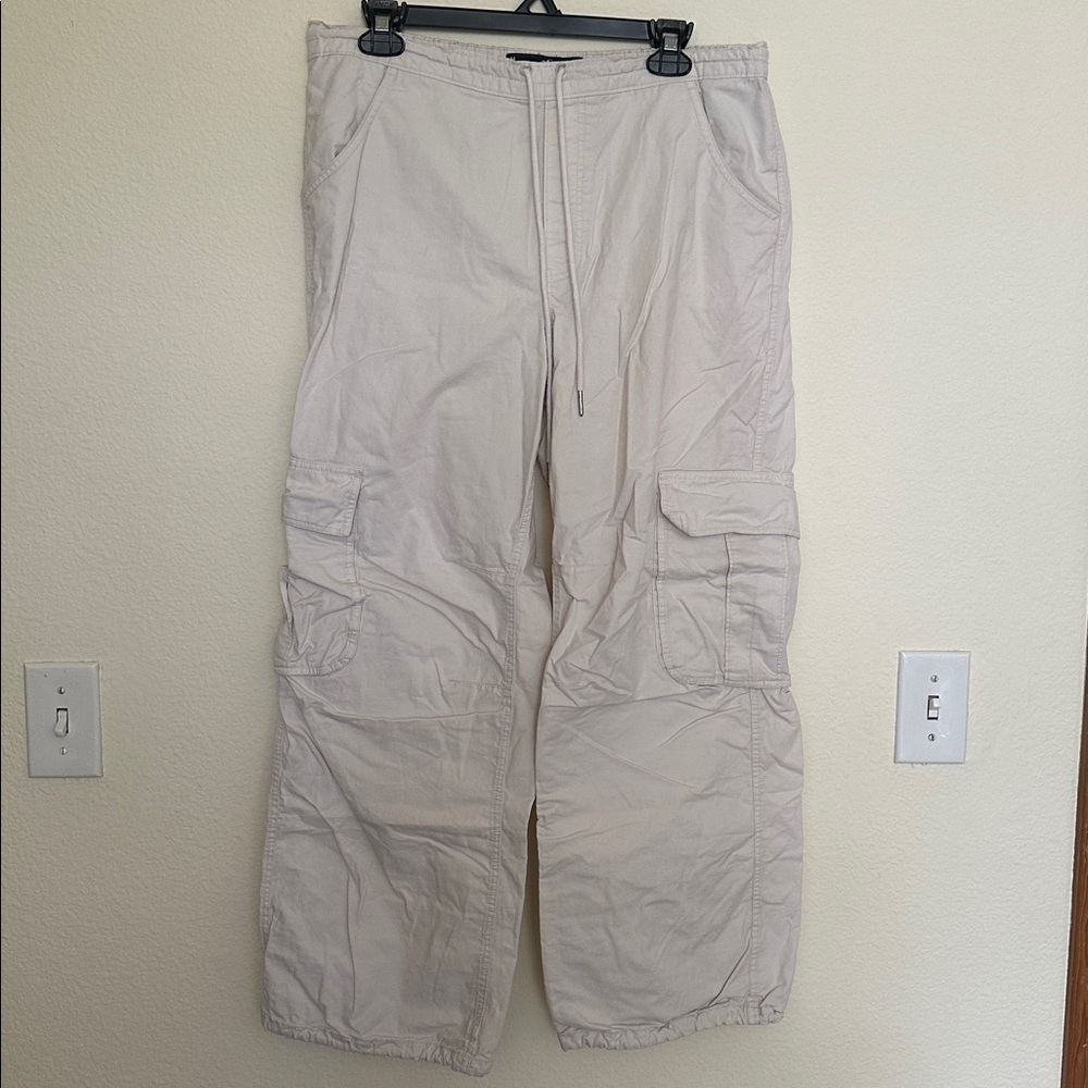 Hollister Ultra High Rise Baggy Cargo Pants